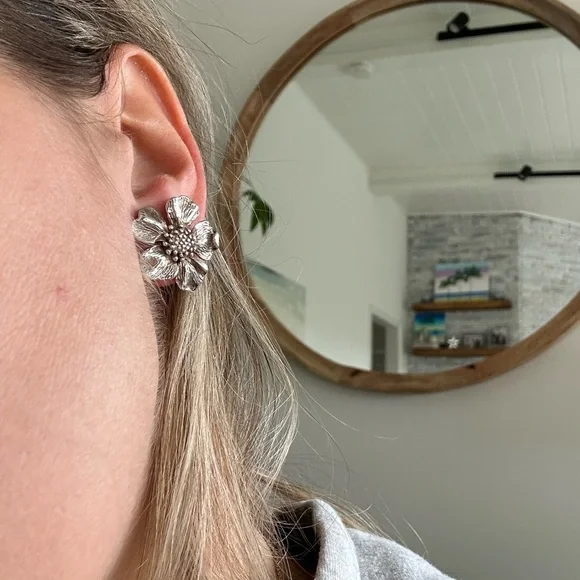 Tiffany & Co Wild Rose Flower Stud/Clip Earrings Silver - Picture 5 of 8